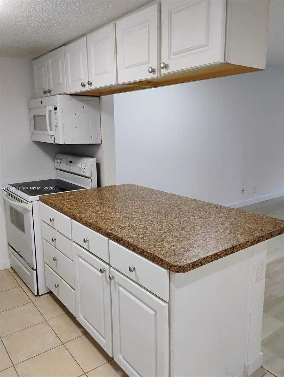 Small Image of 6332 LA COSTA DR #F, Boca Raton Number 4