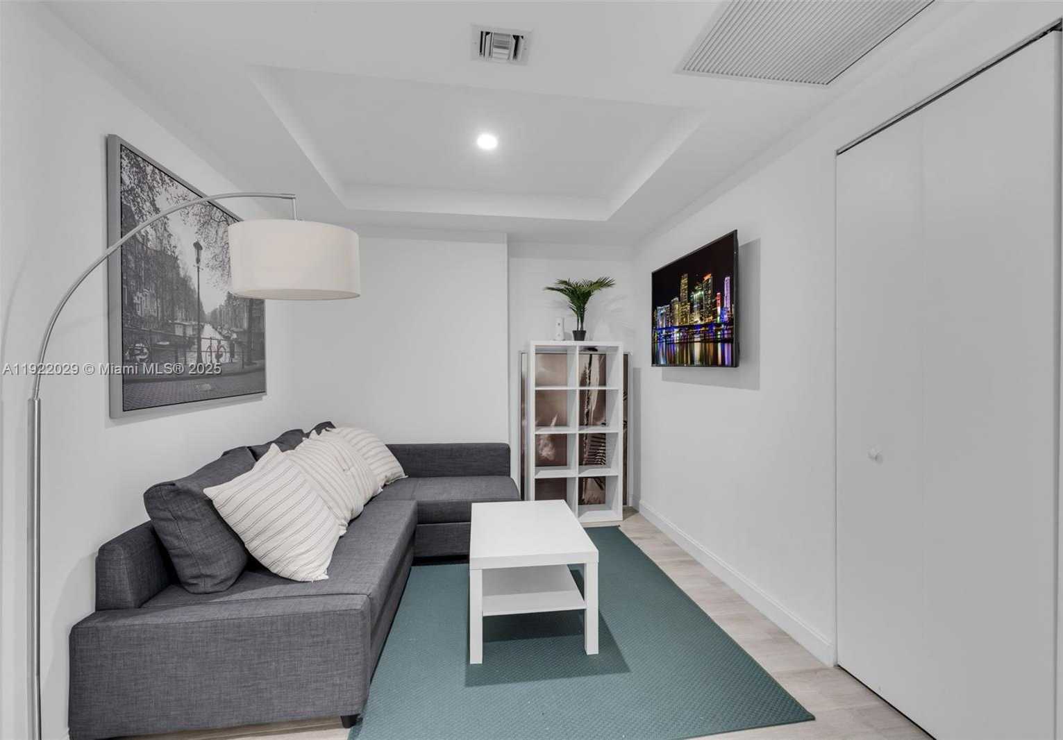 Small Image of 55 SOUTH WEST 9TH ST #1705, Miami Number 9