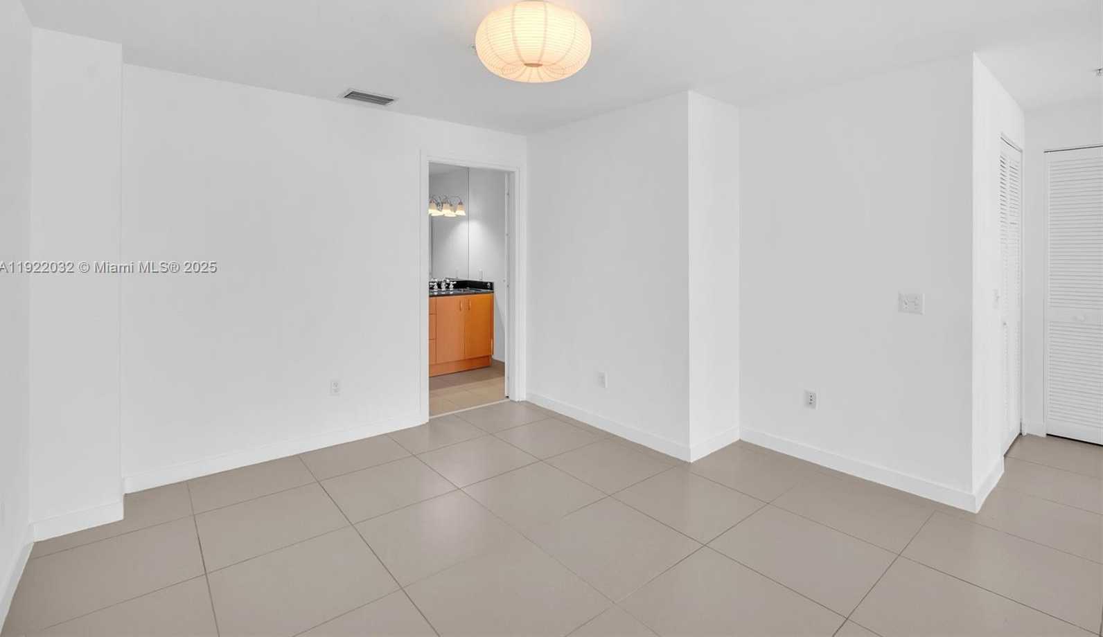 Small Image of 300 SOUTH BISCAYNE BLVD #L-822, Miami Number 24