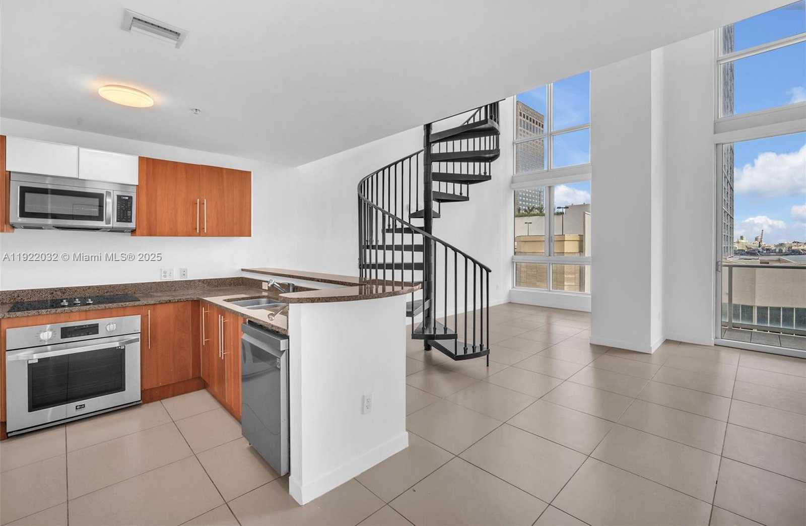 Small Image of 300 SOUTH BISCAYNE BLVD #L-822, Miami Number 5