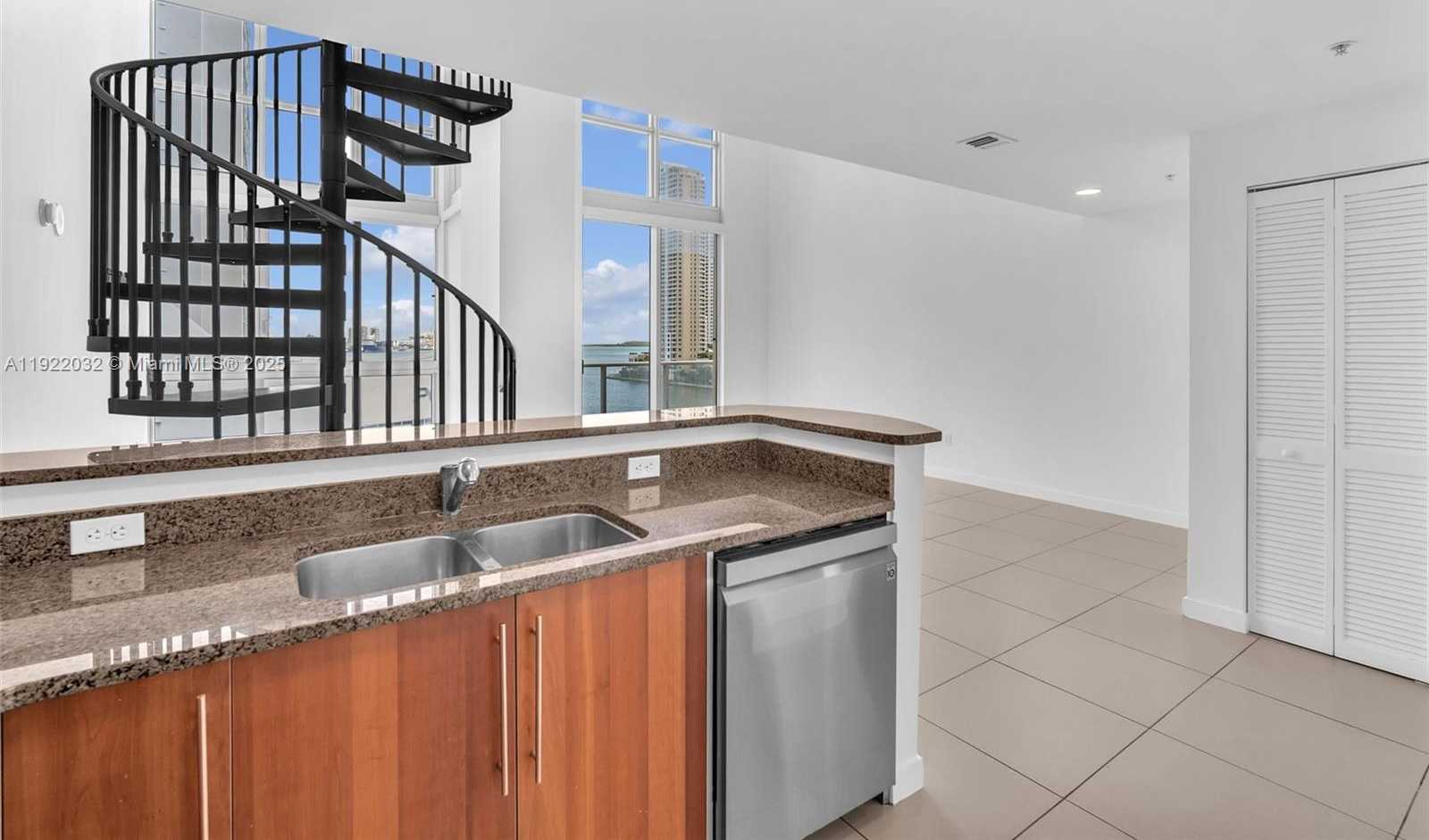 Small Image of 300 SOUTH BISCAYNE BLVD #L-822, Miami Number 7