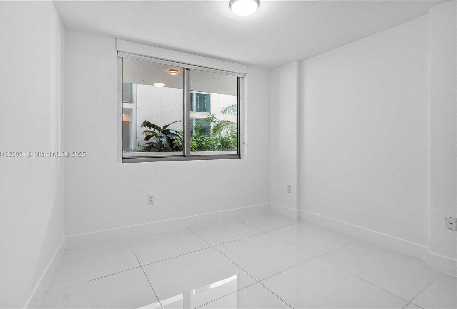 Imagen de Pequeño Objeto