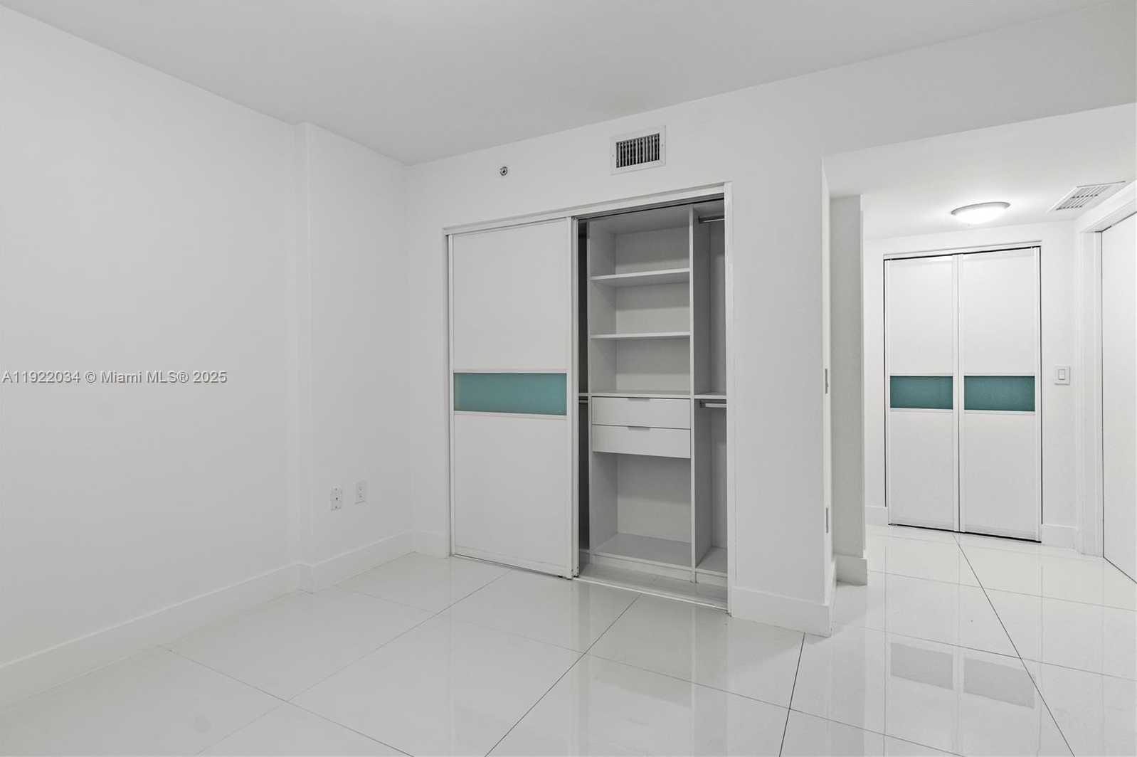 Imagen de Pequeño Objeto