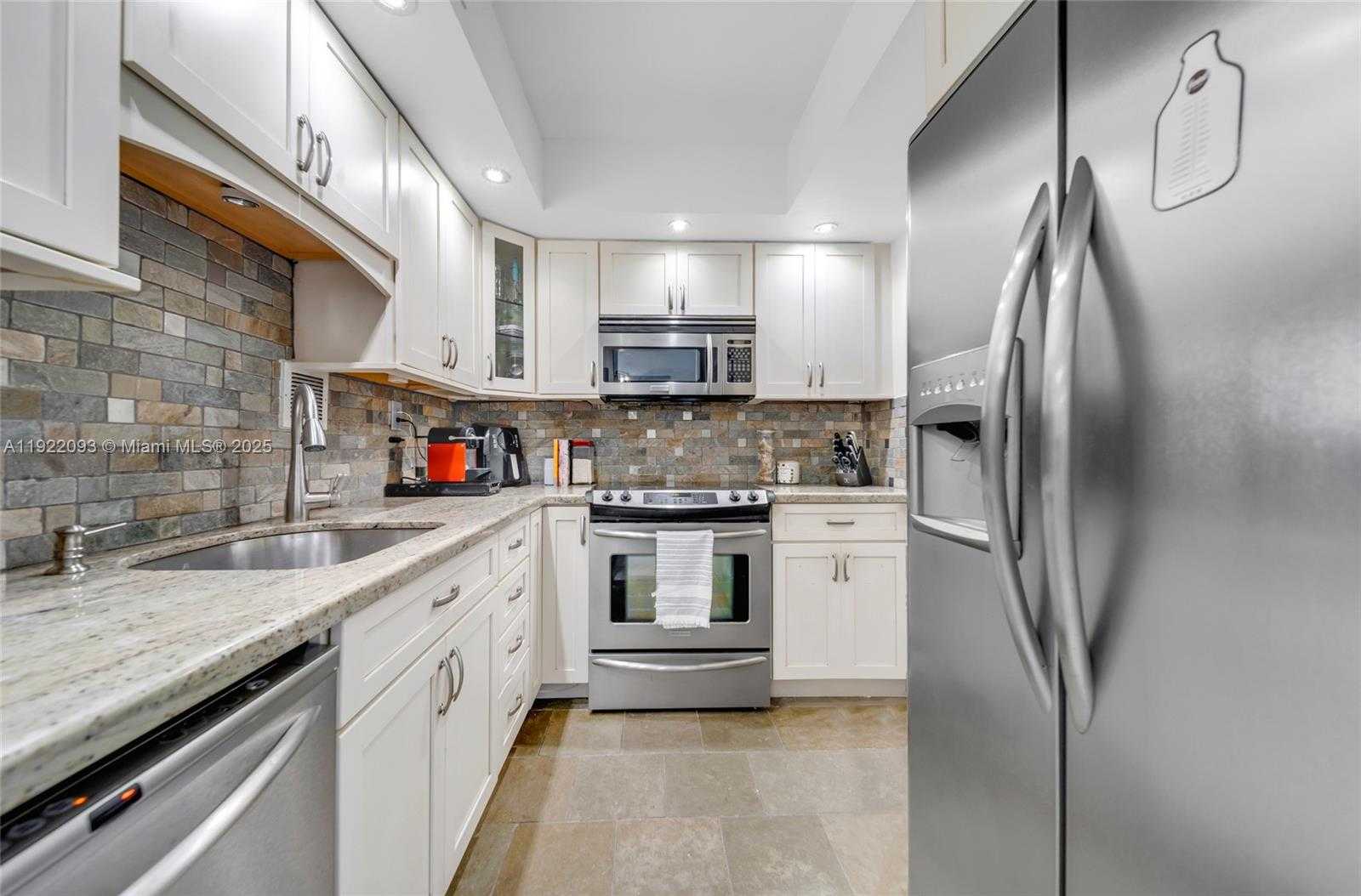 Small Image of 1200 WEST AVE #PH15, Miami Beach Number 7