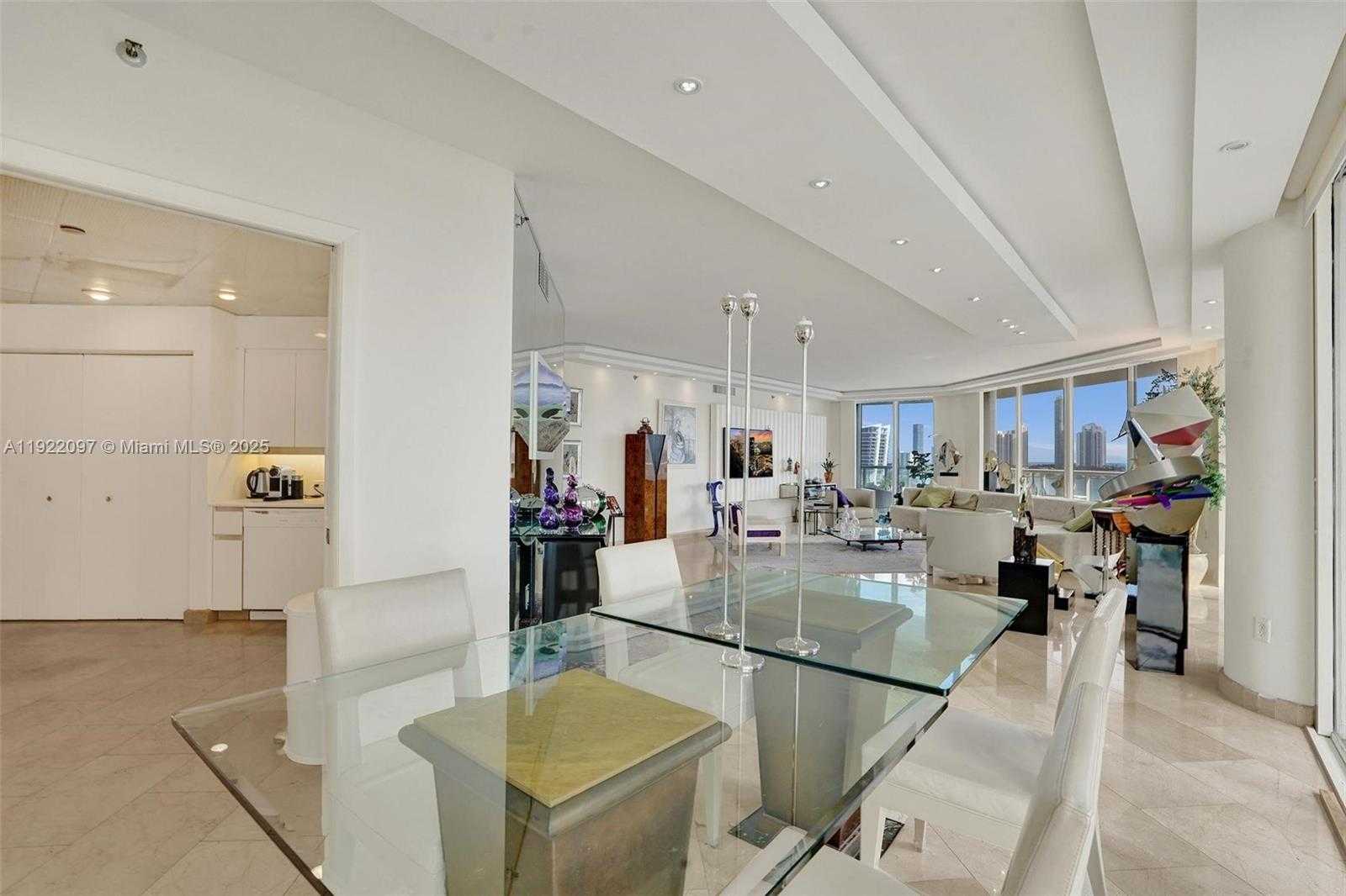Small Image of 4000 ISLAND BLVD #1007, Aventura Number 17