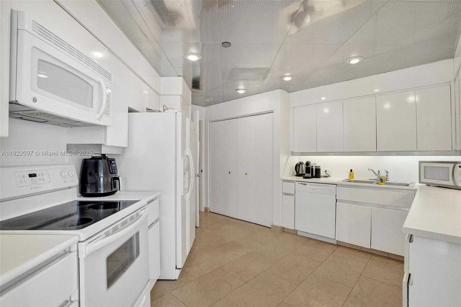 Small Image of 4000 ISLAND BLVD #1007, Aventura Number 18