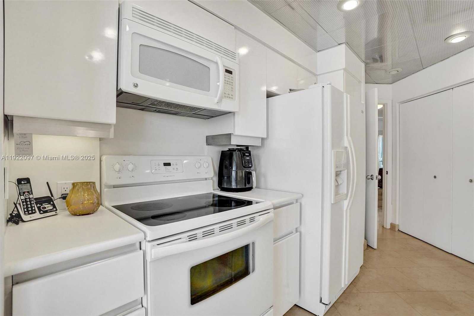 Small Image of 4000 ISLAND BLVD #1007, Aventura Number 21