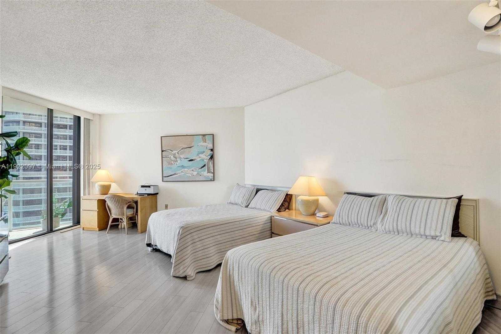 Small Image of 4000 ISLAND BLVD #1007, Aventura Number 32