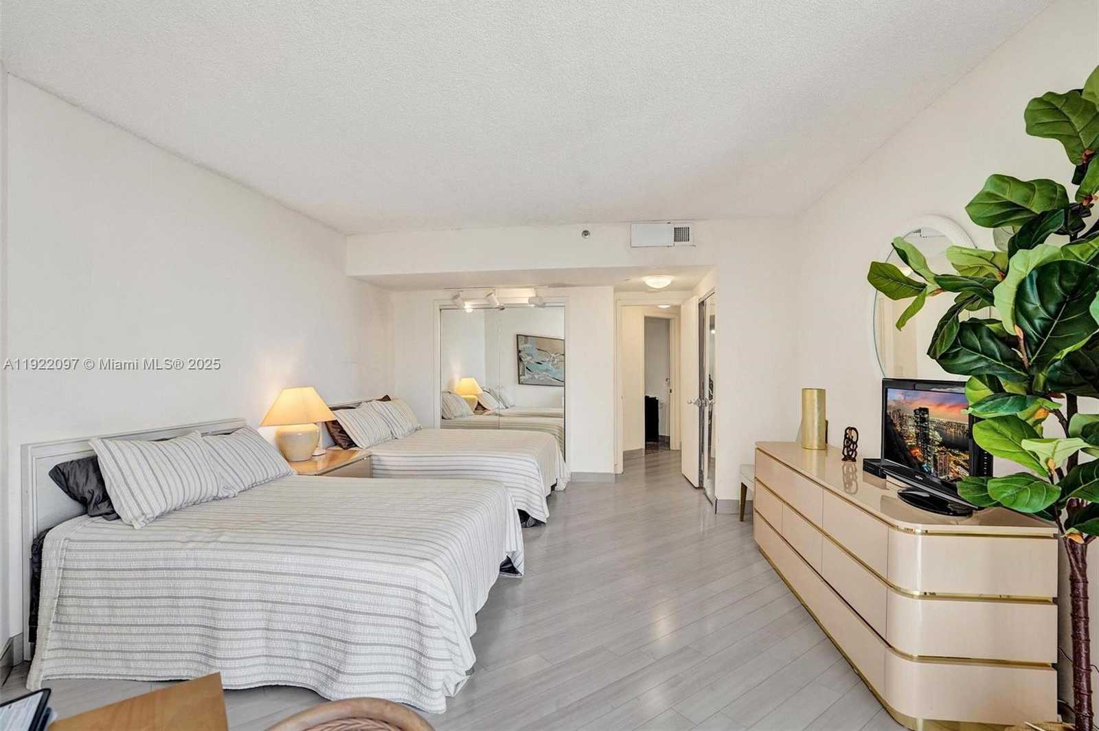 Small Image of 4000 ISLAND BLVD #1007, Aventura Number 36