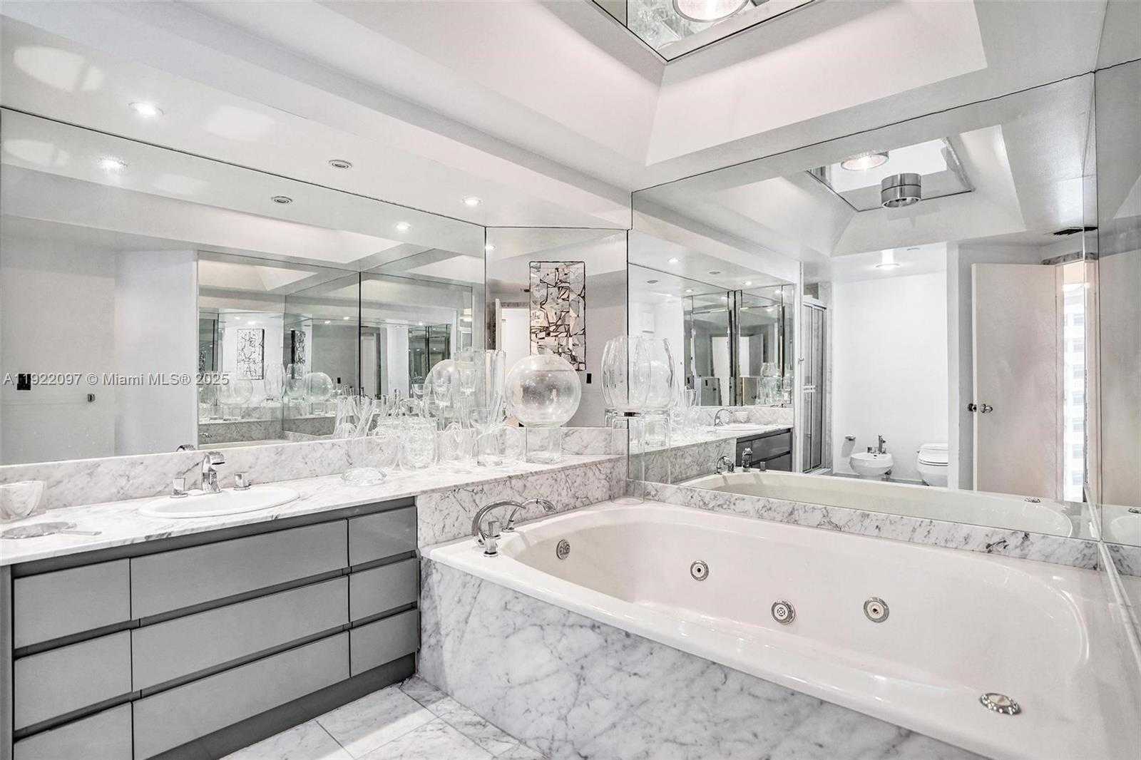 Small Image of 4000 ISLAND BLVD #1007, Aventura Number 37