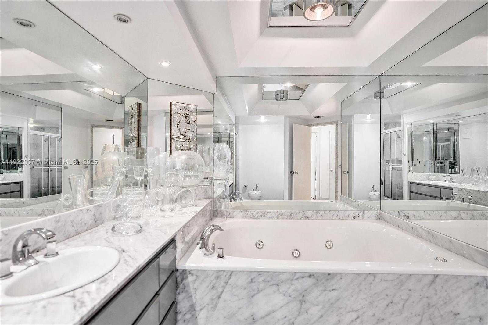 Small Image of 4000 ISLAND BLVD #1007, Aventura Number 38