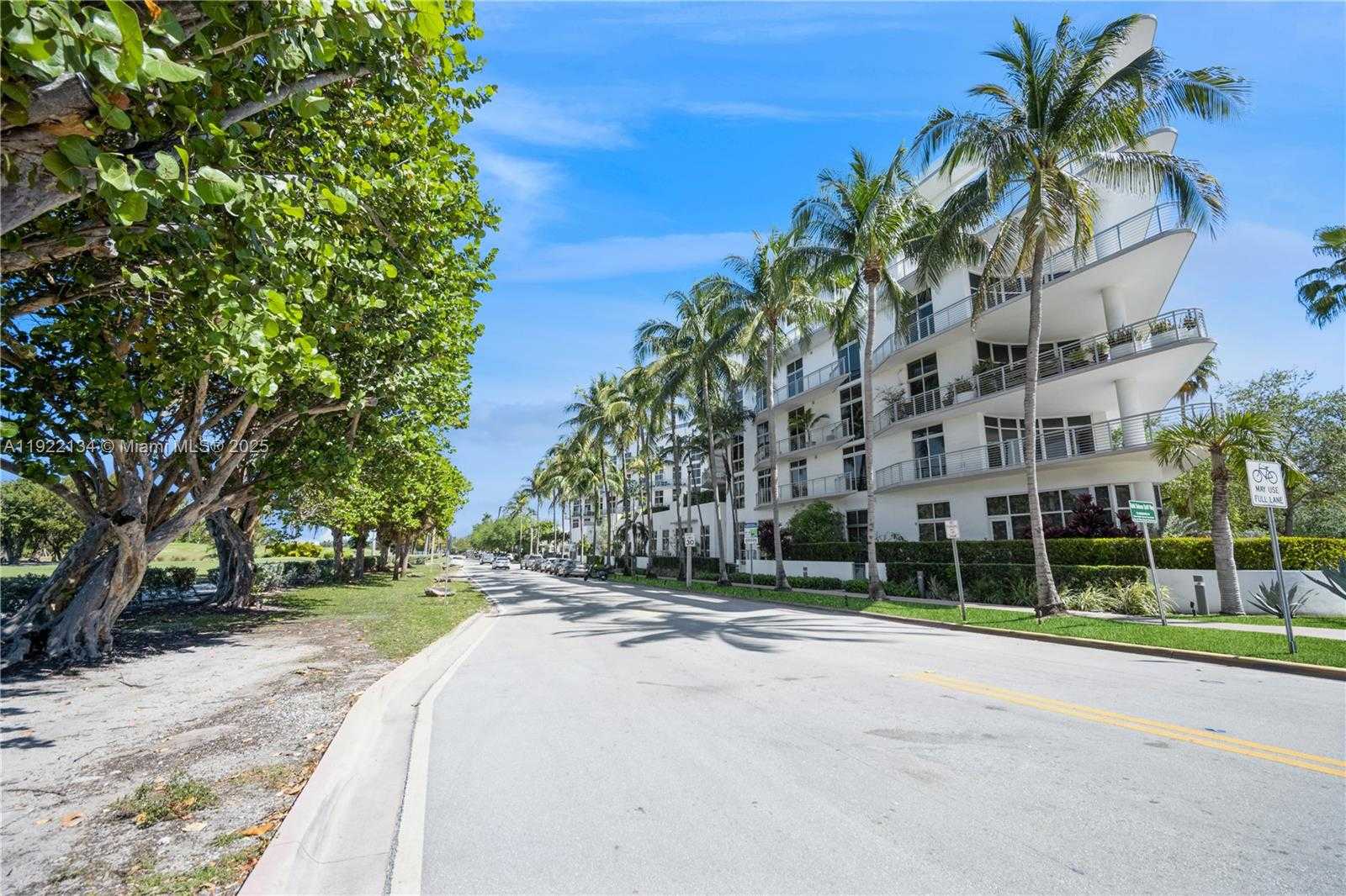 Small Image of 2001 MERIDIAN AVE #512, Miami Beach Number 30