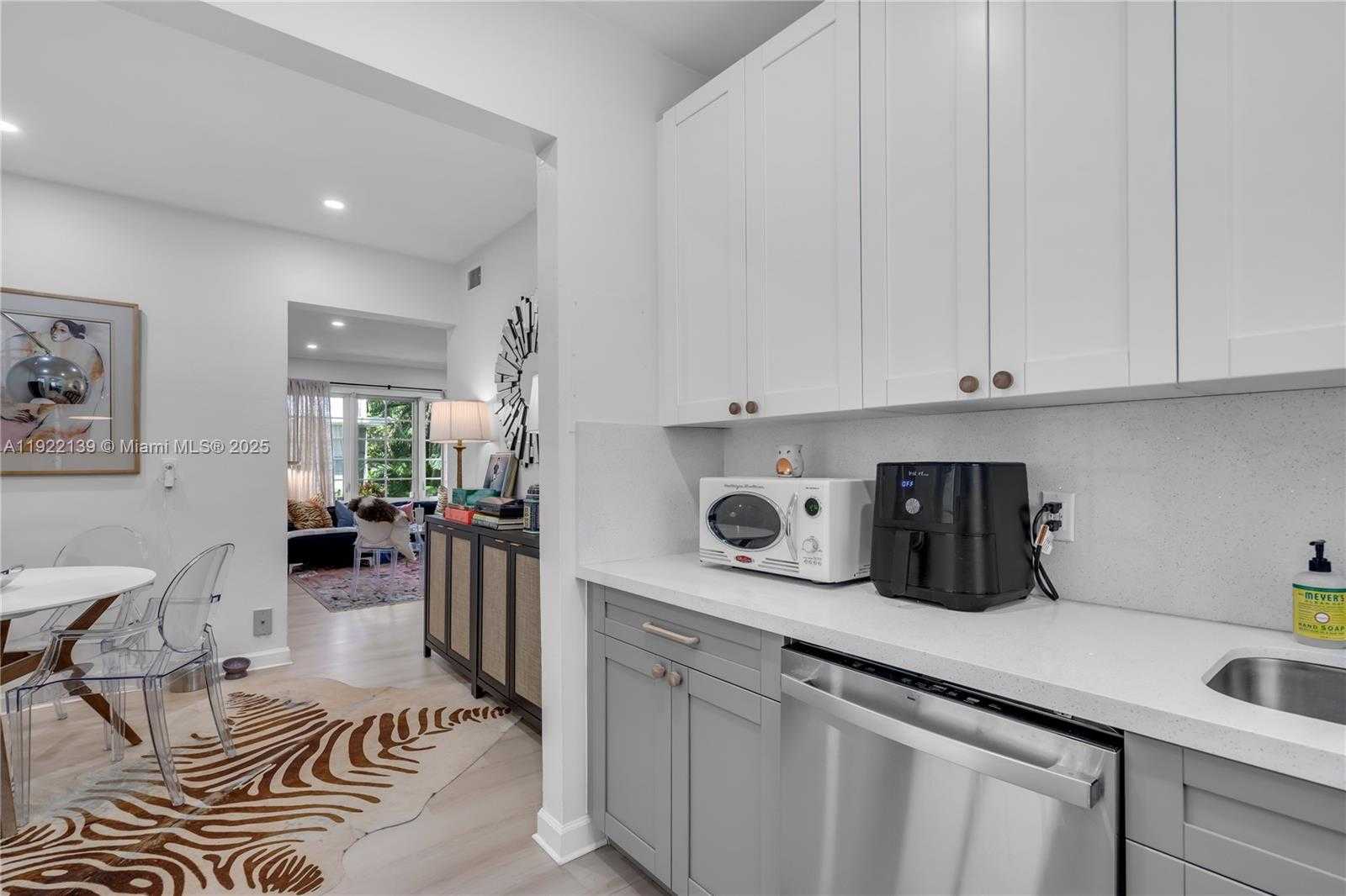 Small Image of 1052 JEFFERSON AVE #5, Miami Beach Number 13