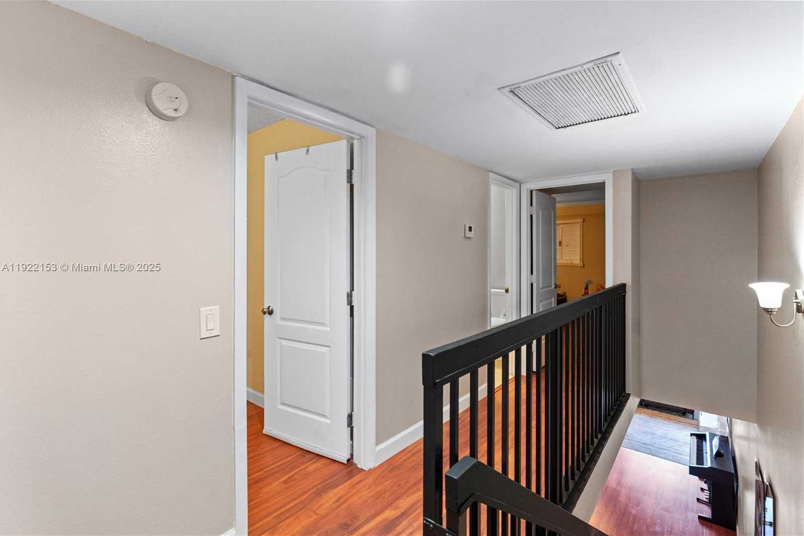 Small Image of Pembroke Pines Number 17