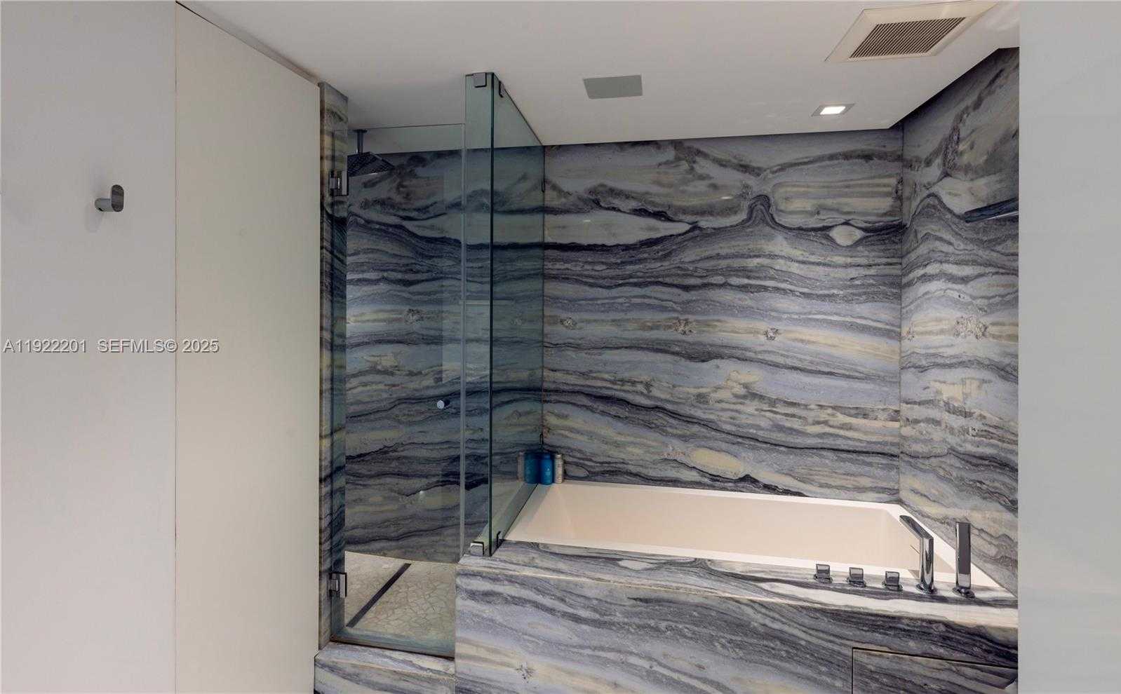 Small Image of 11 ISLAND AVE #PH6, Miami Beach Number 21