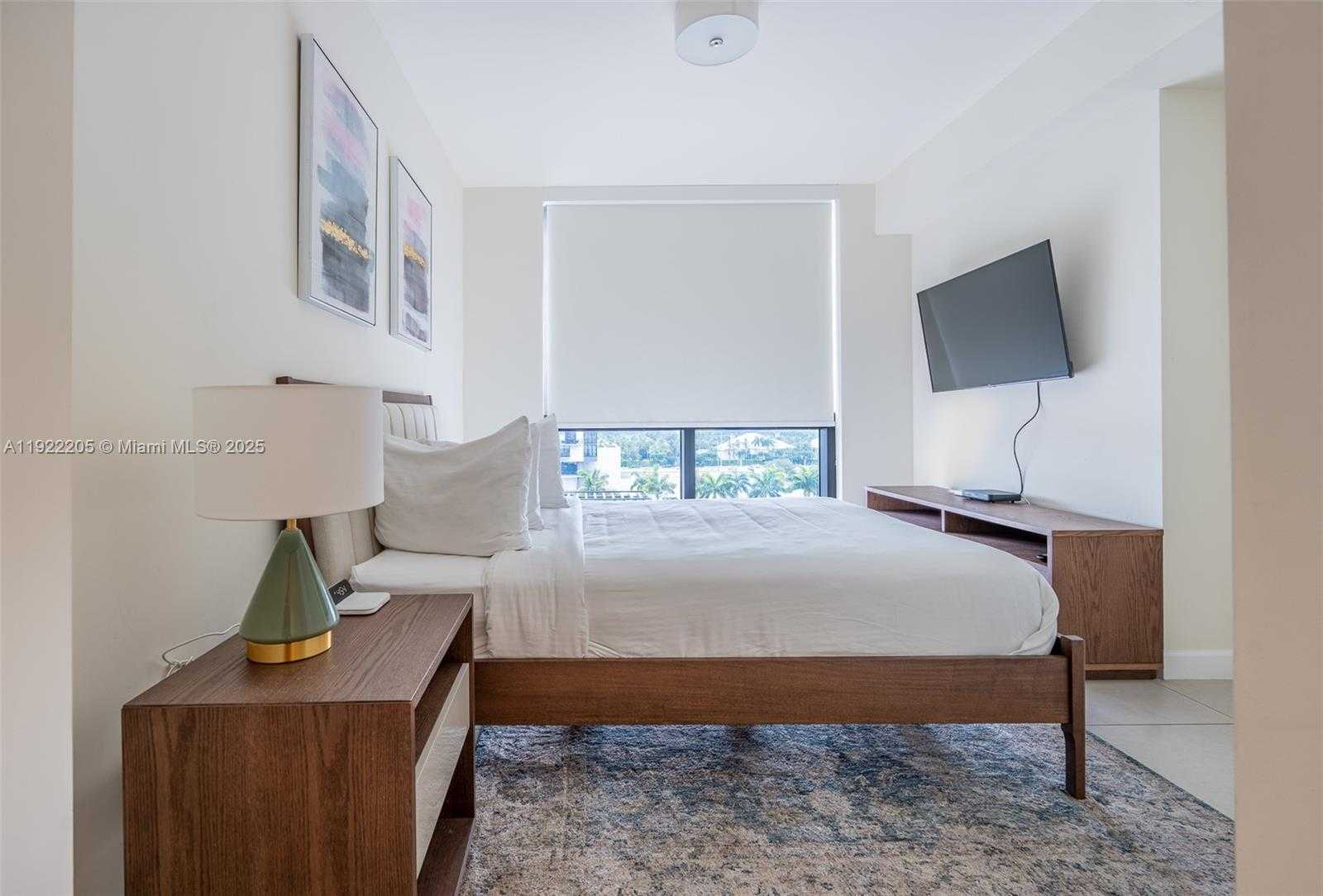 Small Image of Doral Number 16