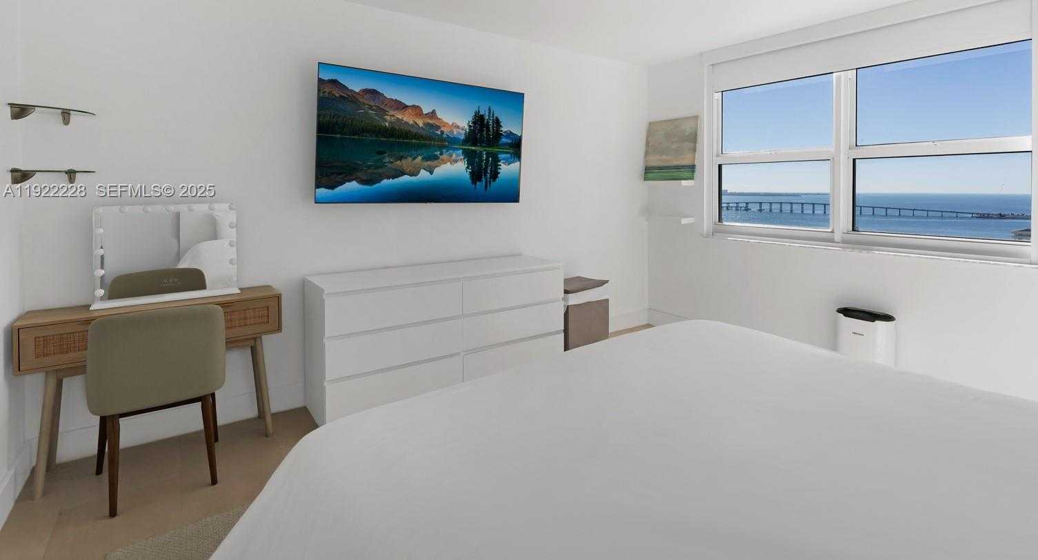 Small Image of 1155 BRICKELL BAY DR #2409, Miami Number 7