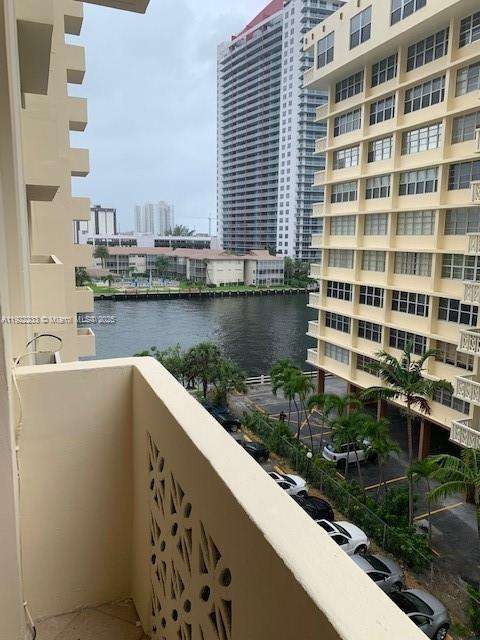 Small Image of 1833 SOUTH OCEAN DR #607, Hallandale Beach Number 10