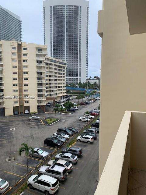Small Image of 1833 SOUTH OCEAN DR #607, Hallandale Beach Number 9