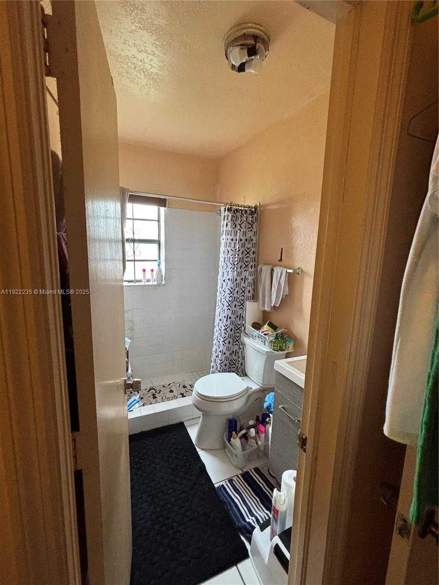 Small Image of 11421 SOUTH WEST 150TH DR, Miami Number 9