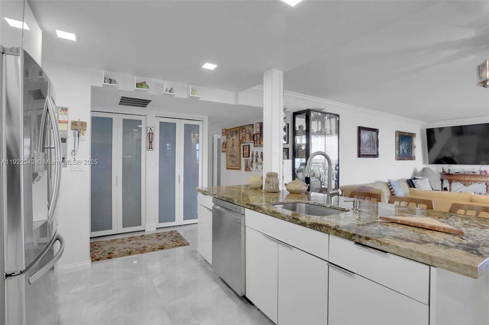 Small Image of 1149 HILLSBORO MILE #1011, Hillsboro Beach Number 14