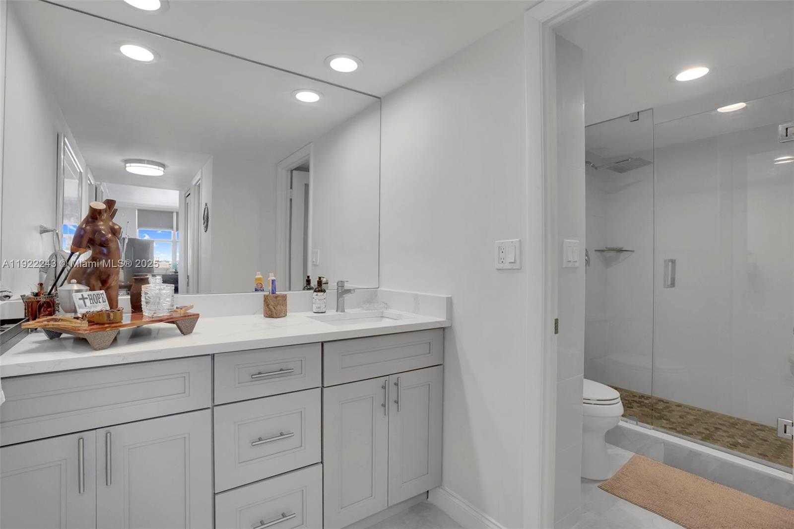 Small Image of 1149 HILLSBORO MILE #1011, Hillsboro Beach Number 32