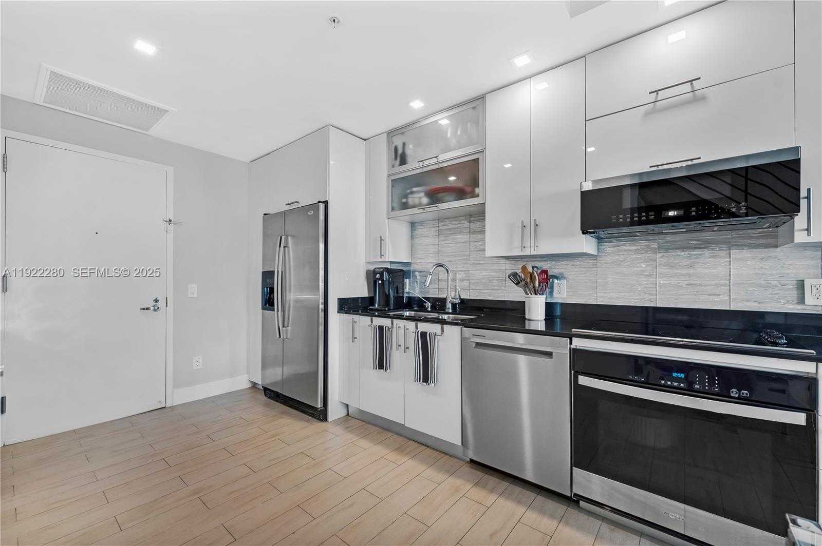 Small Image of 60 SOUTH WEST 13TH ST #3604, Miami Number 6