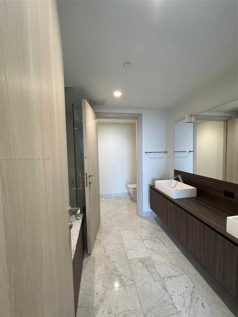 Small Image of 1000 BRICKELL PLZ #3211, Miami Number 5