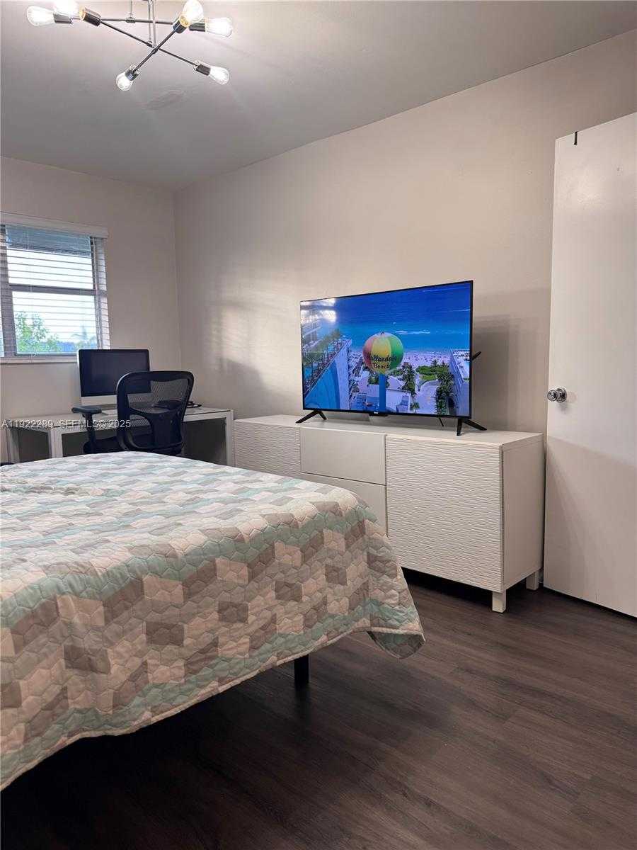 Small Image of 300 LAYNE BLVD #303, Hallandale Beach Number 14