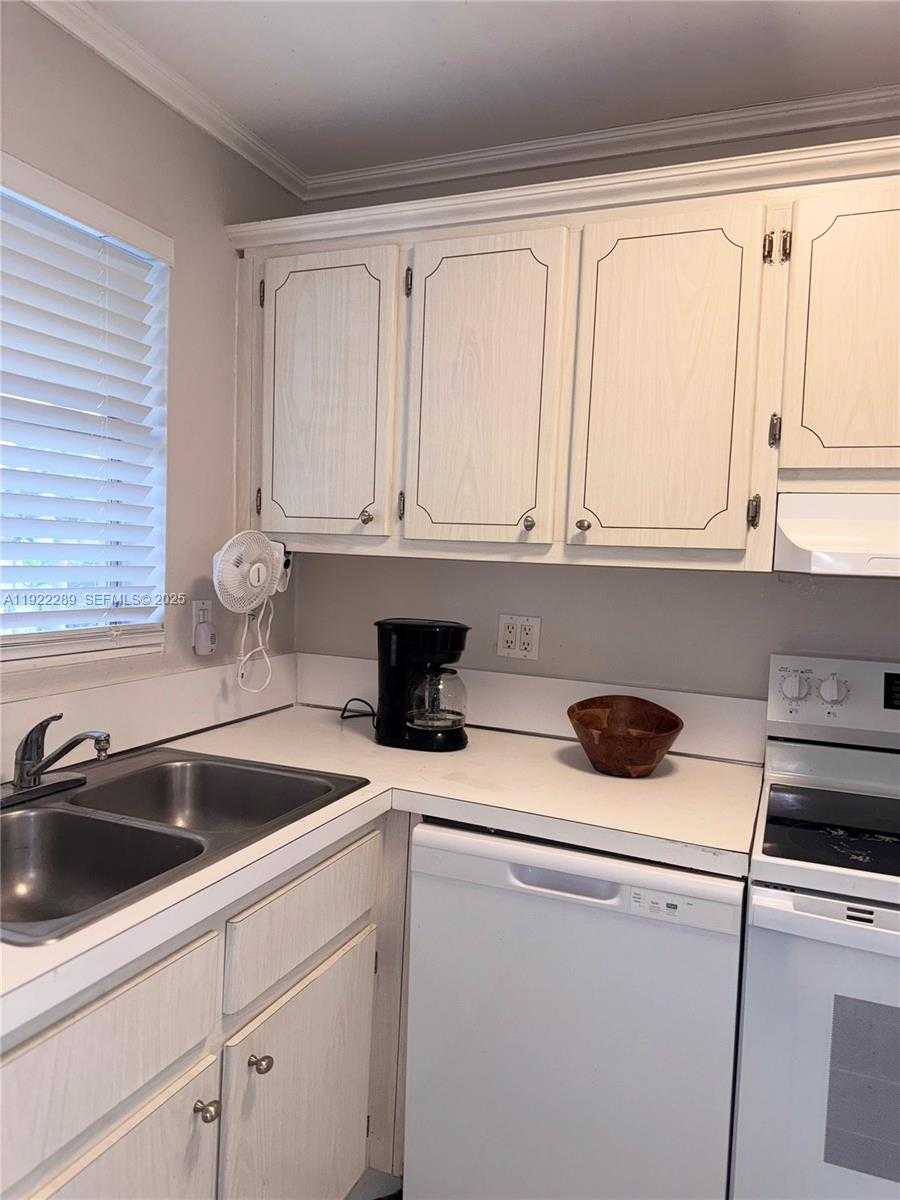 Small Image of 300 LAYNE BLVD #303, Hallandale Beach Number 8