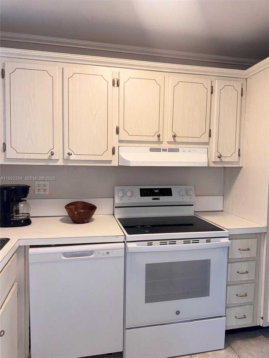 Small Image of 300 LAYNE BLVD #303, Hallandale Beach Number 9