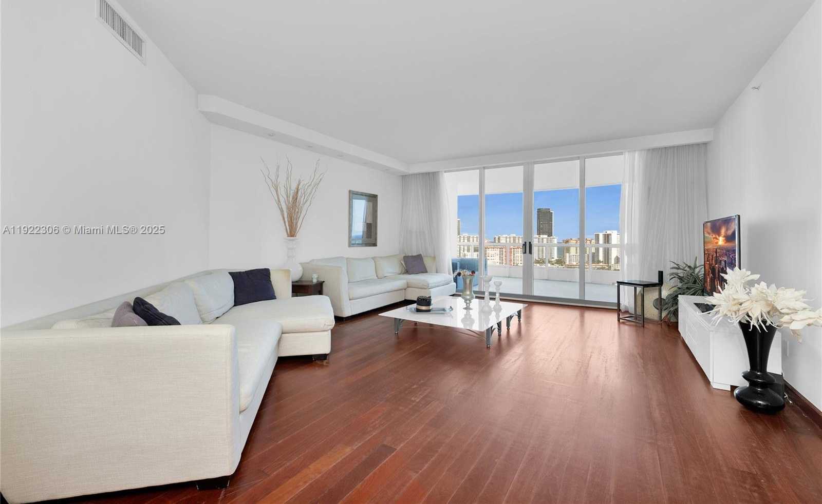 Small Image of 21050 POINT PL #2001, Aventura Number 13