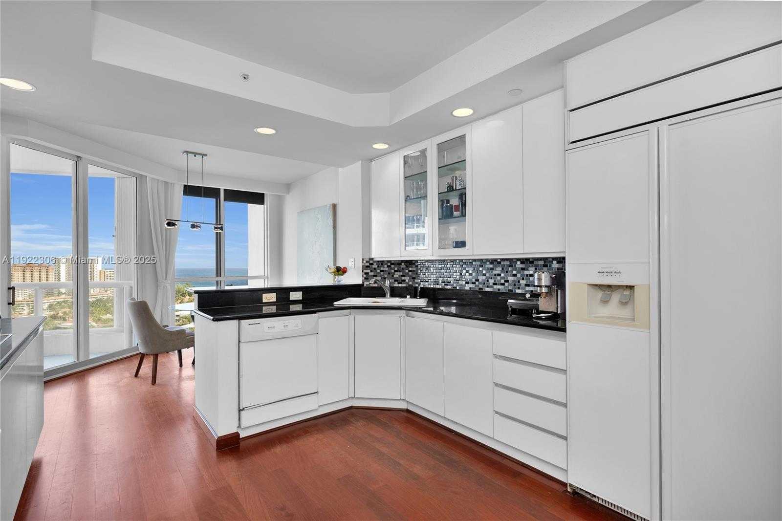 Small Image of 21050 POINT PL #2001, Aventura Number 14