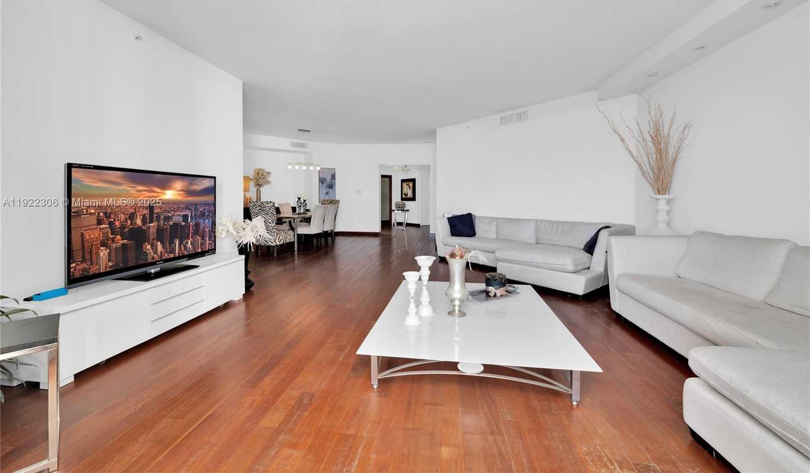 Small Image of 21050 POINT PL #2001, Aventura Number 18