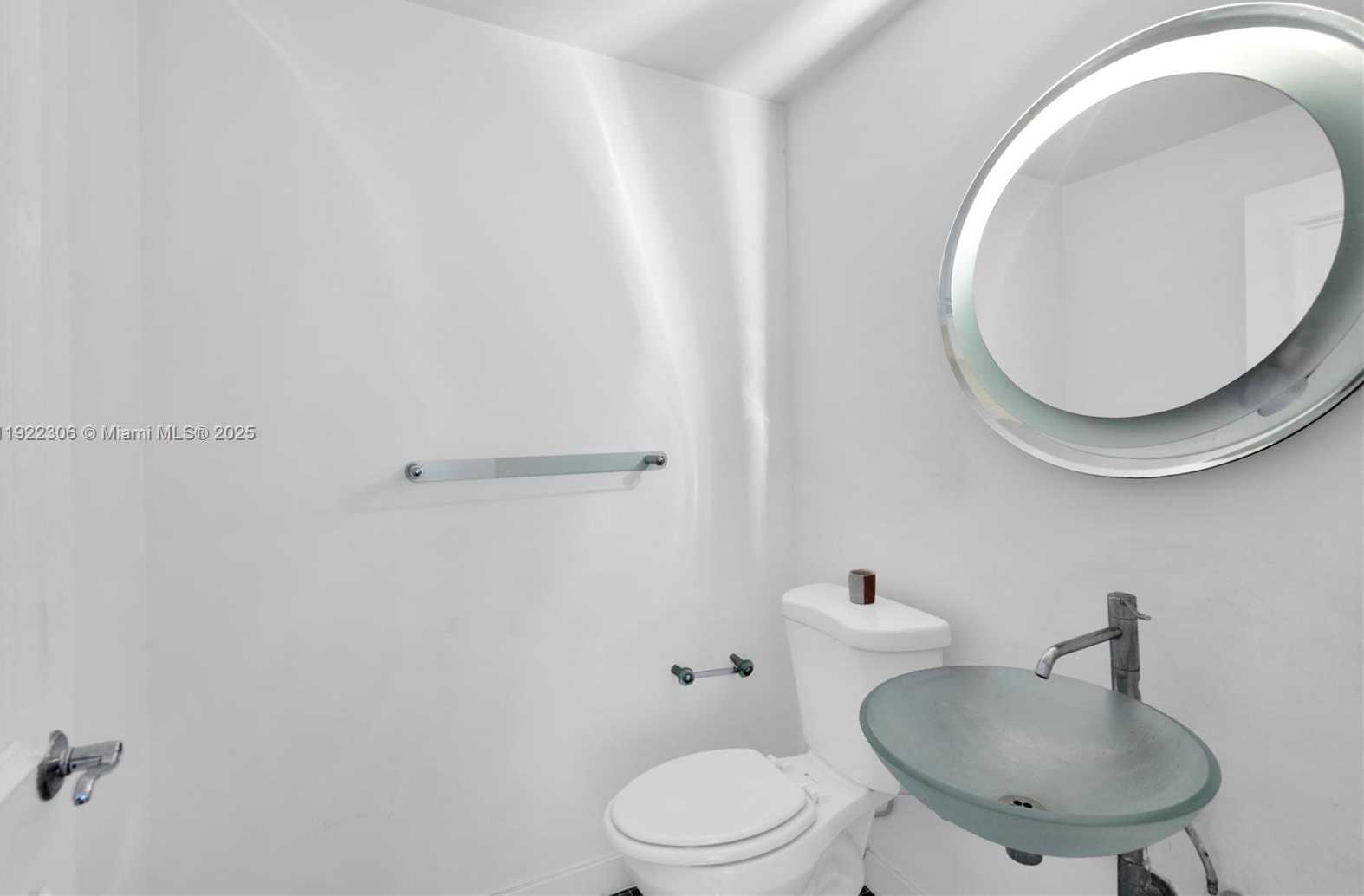 Small Image of 21050 POINT PL #2001, Aventura Number 20