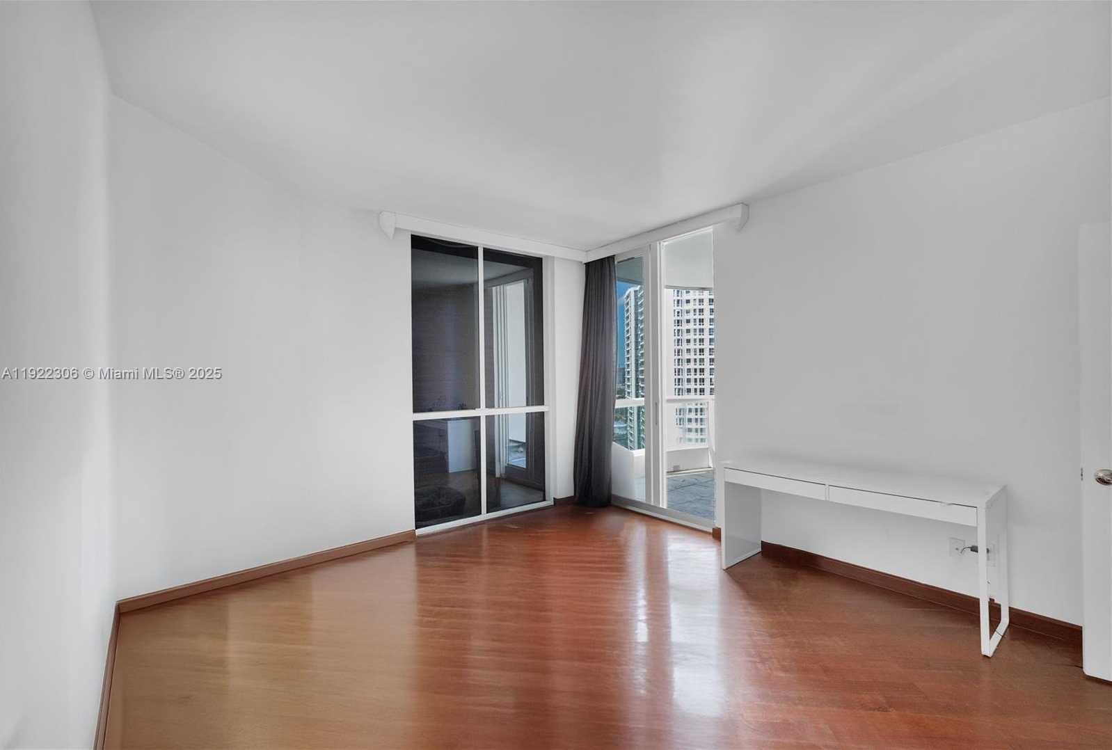 Small Image of 21050 POINT PL #2001, Aventura Number 25