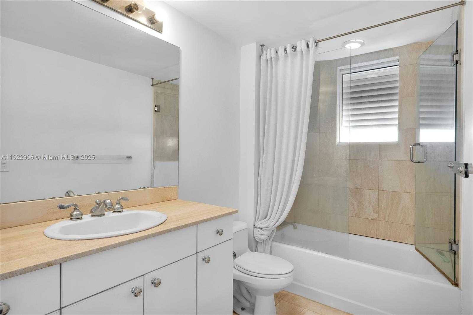 Small Image of 21050 POINT PL #2001, Aventura Number 26