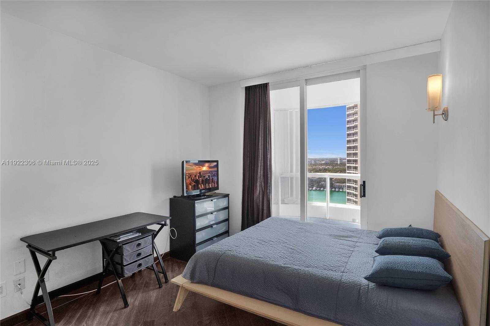 Small Image of 21050 POINT PL #2001, Aventura Number 27