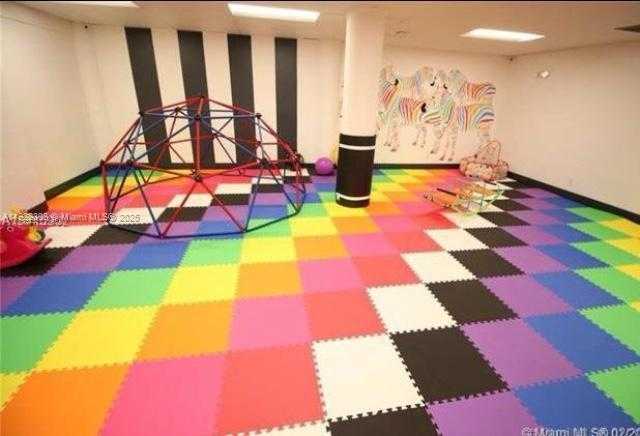 Small Image of 900 BAY DR #513, Miami Beach Number 18