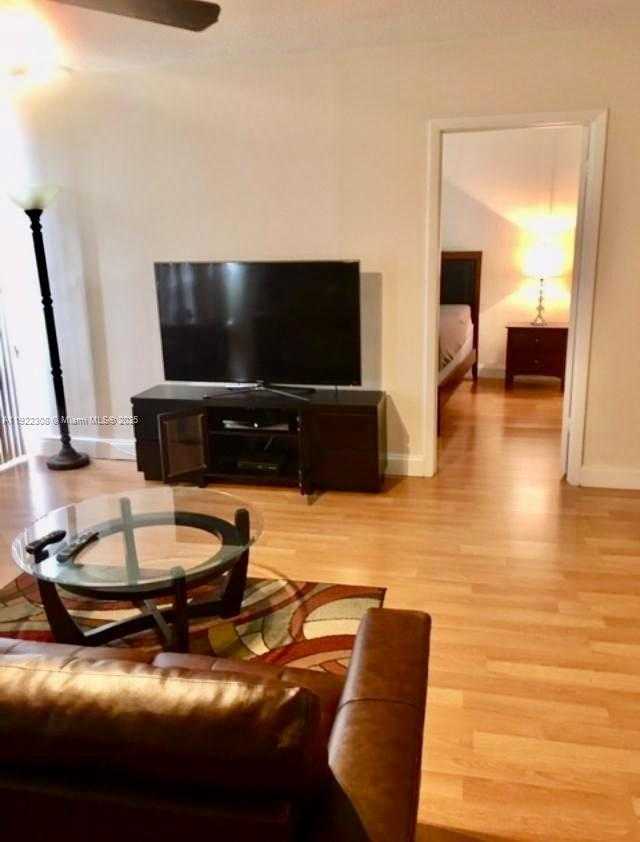 Small Image of 900 BAY DR #513, Miami Beach Number 4