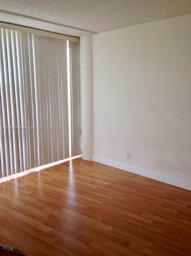 Small Image of 900 BAY DR #513, Miami Beach Number 6