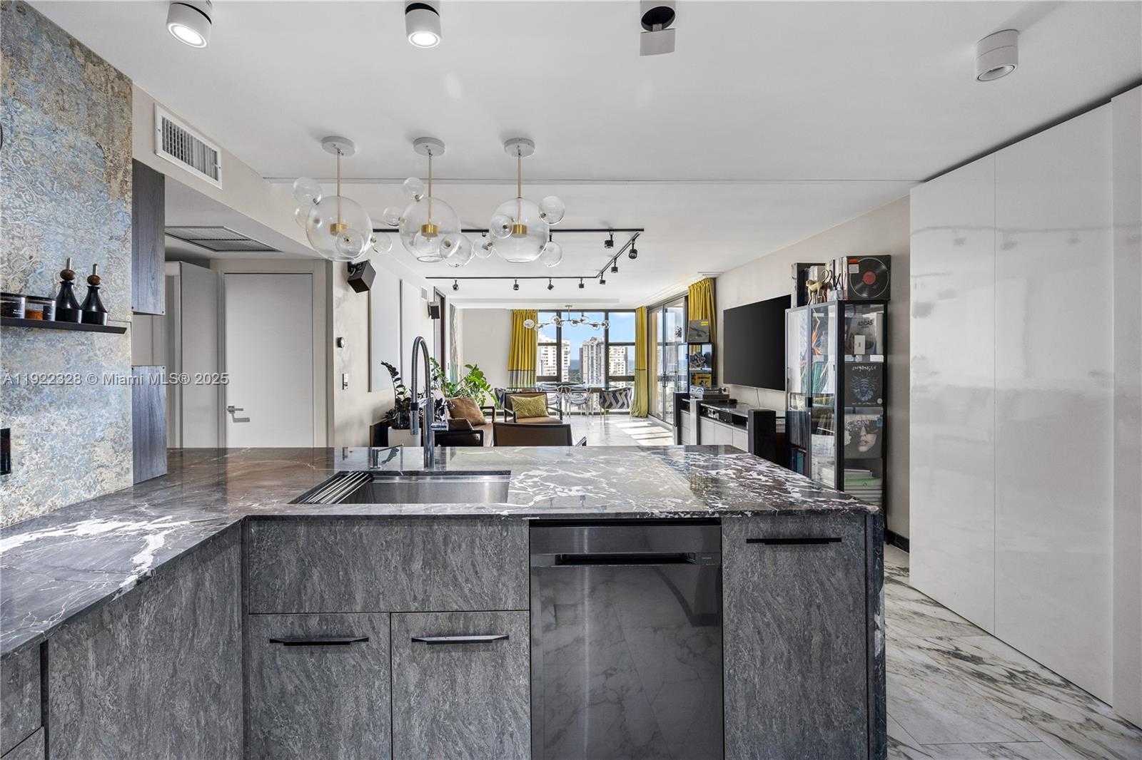 Imagen de Pequeño Objeto