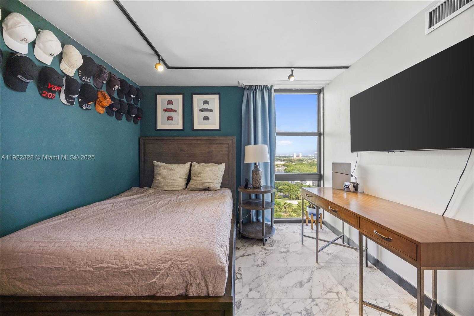 Imagen de Pequeño Objeto