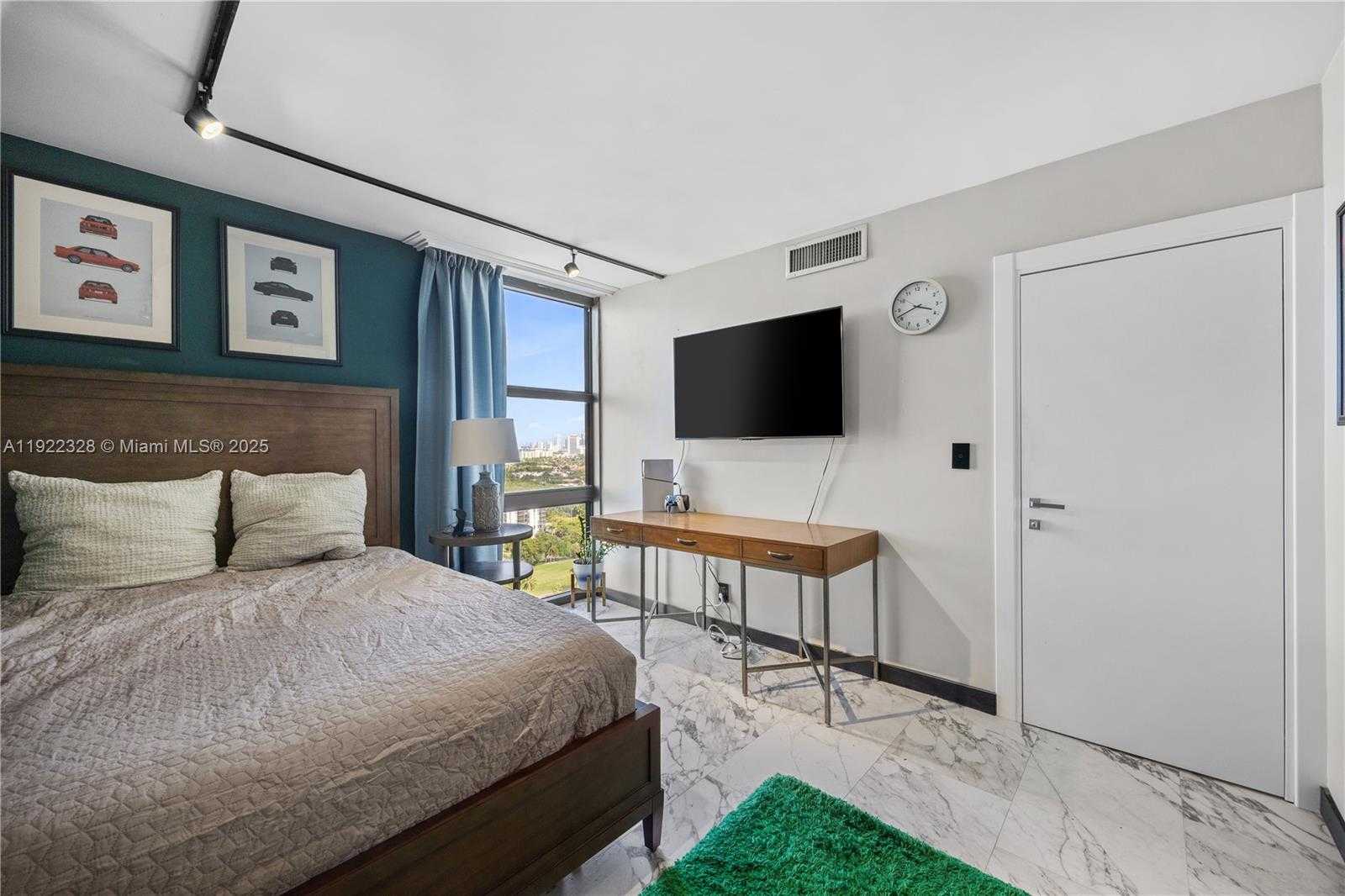 Imagen de Pequeño Objeto