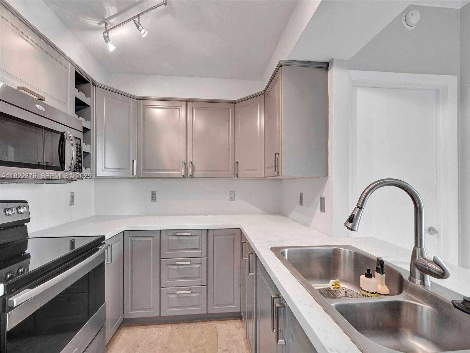 Small Image of 2475 BRICKELL AVE #804, Miami Number 16