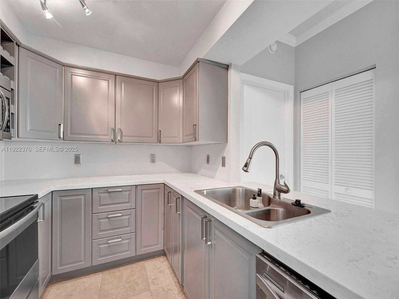 Small Image of 2475 BRICKELL AVE #804, Miami Number 19