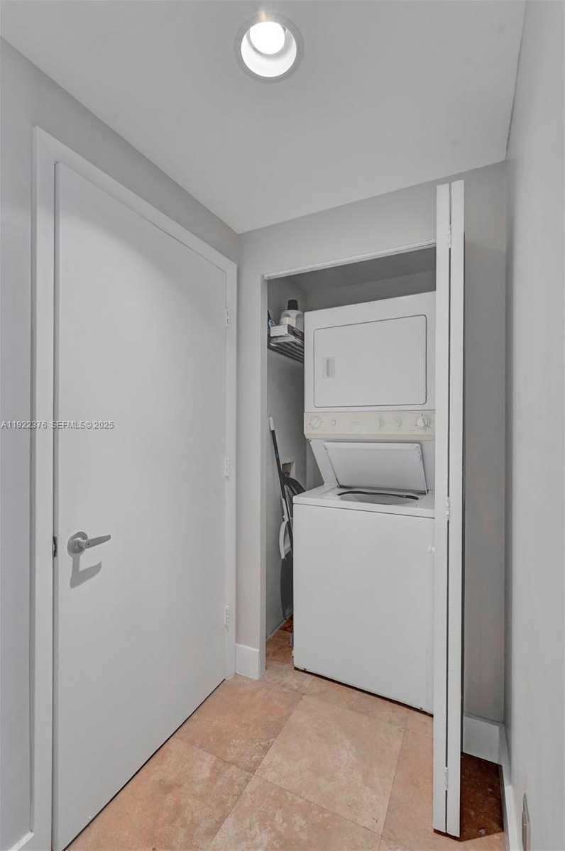 Small Image of 2475 BRICKELL AVE #804, Miami Number 21