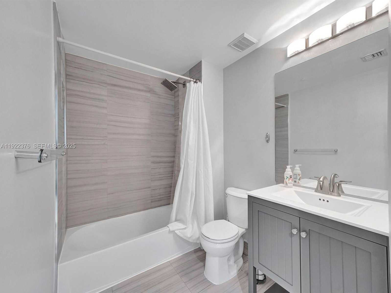 Small Image of 2475 BRICKELL AVE #804, Miami Number 22