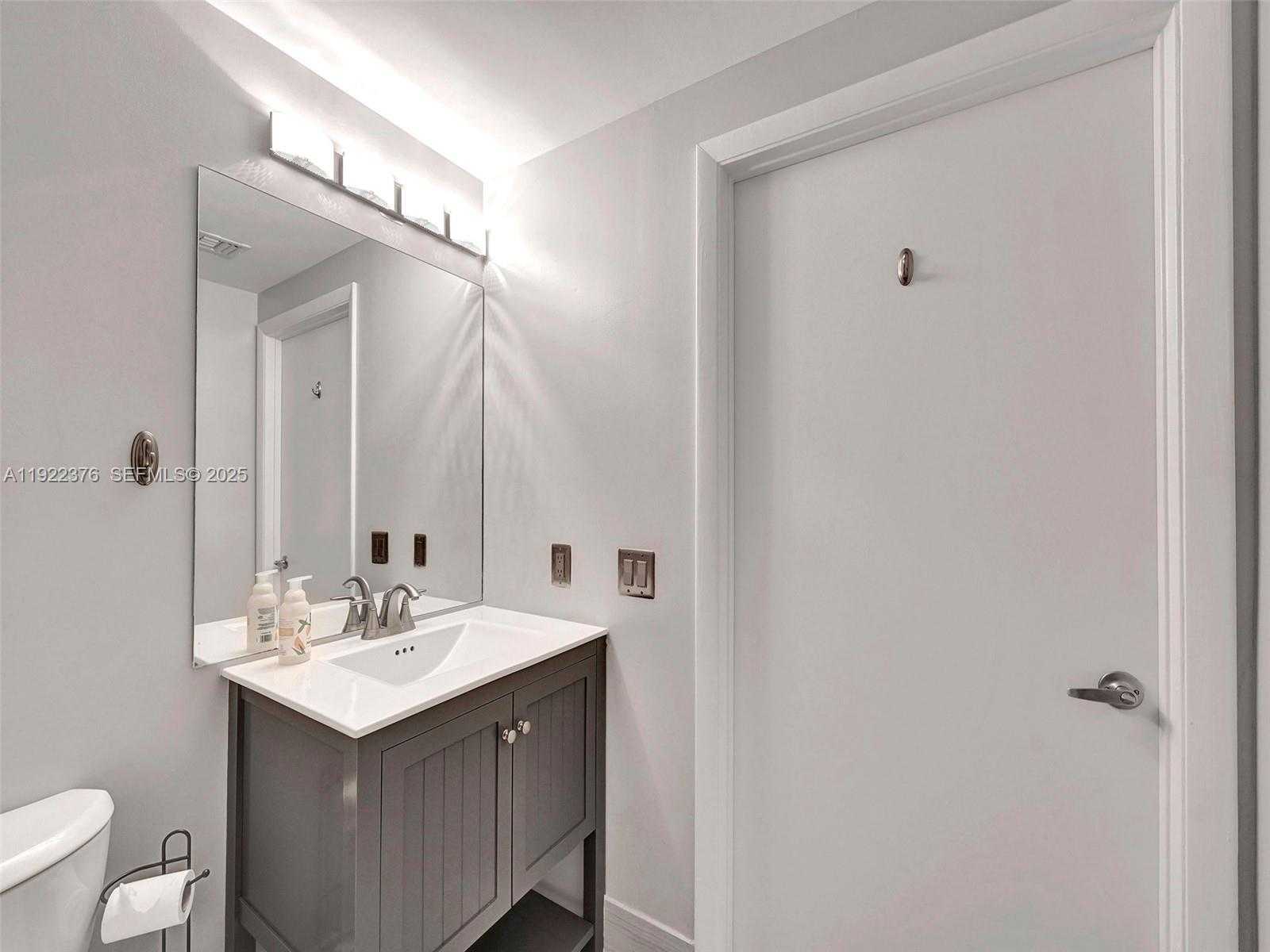 Small Image of 2475 BRICKELL AVE #804, Miami Number 24