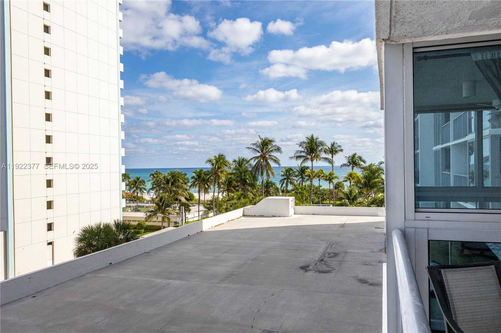 Small Image of 2655 COLLINS AVE #603, Miami Beach Number 17